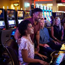 တိုက်ရိုက် ကာစီနို Live Dealer Table Games HD Streaming